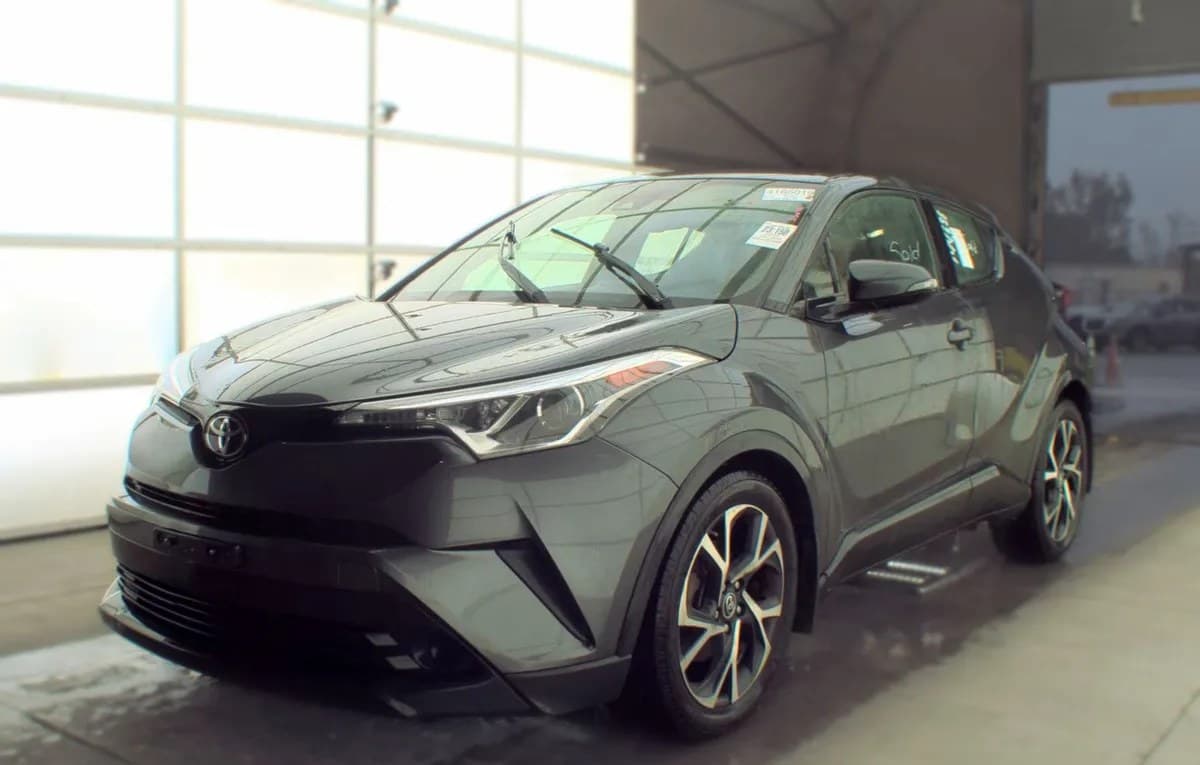 2018 TOYOTA C-HR XLE 2