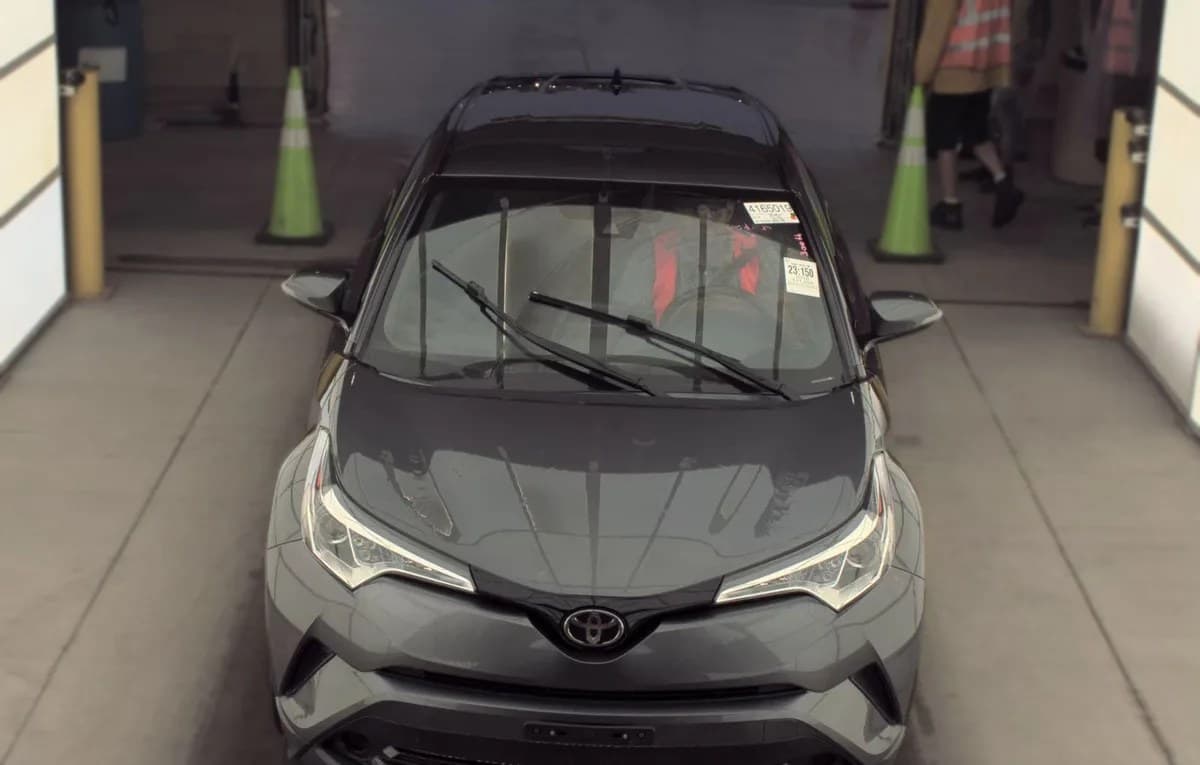 2018 TOYOTA C-HR XLE 3