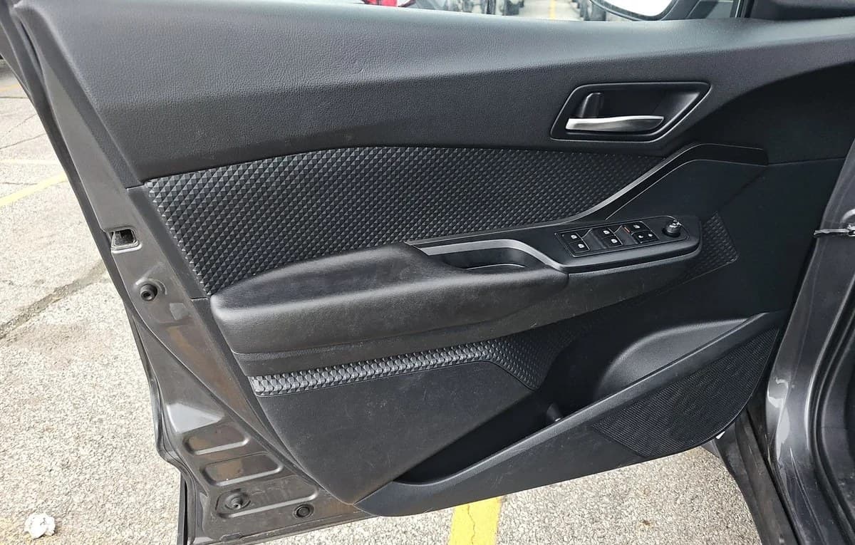 2018 TOYOTA C-HR XLE 6