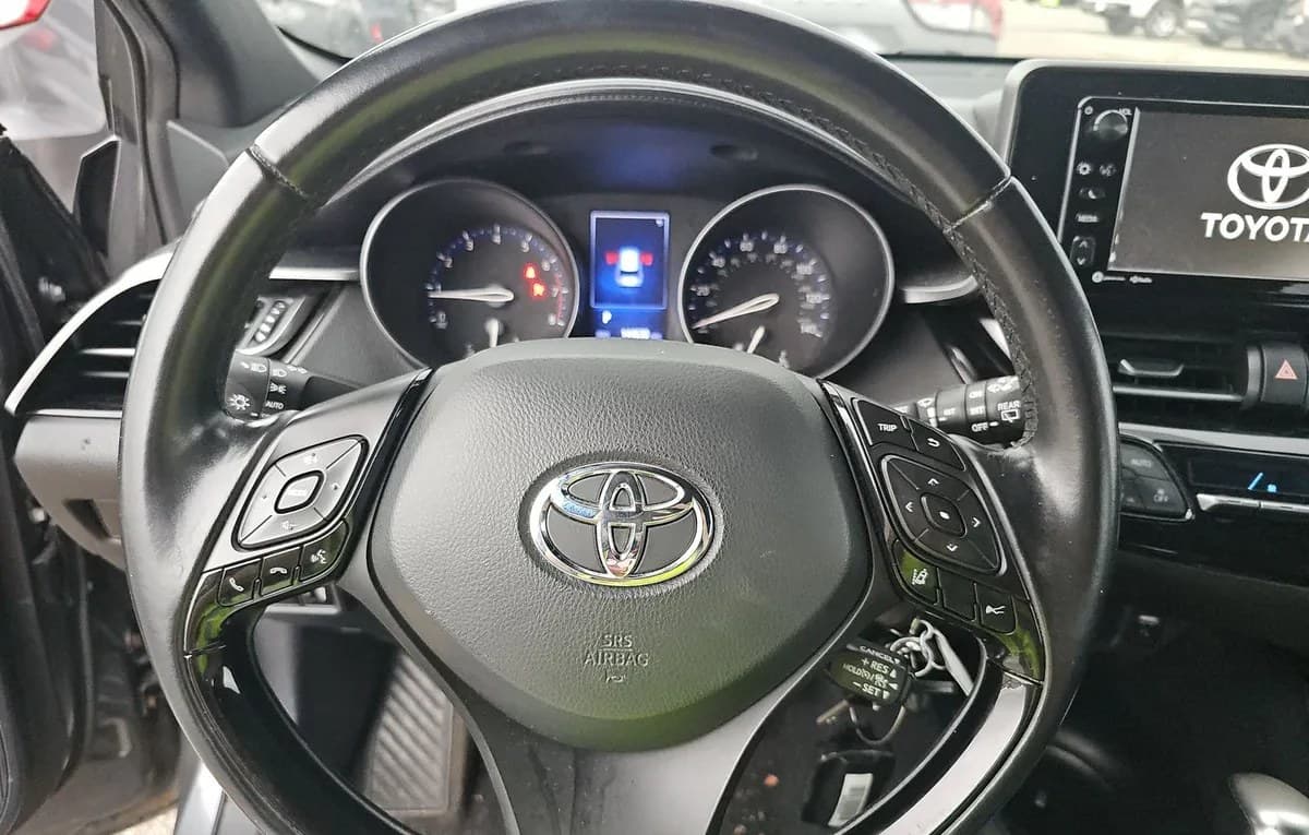 2018 TOYOTA C-HR XLE 7