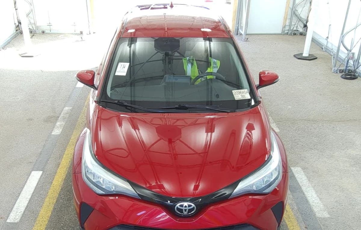 2020 TOYOTA C-HR LE 3