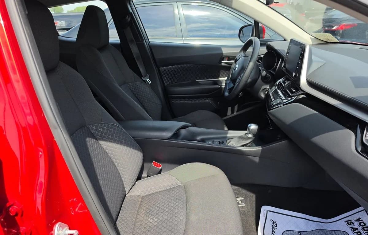 2020 TOYOTA C-HR LE 5