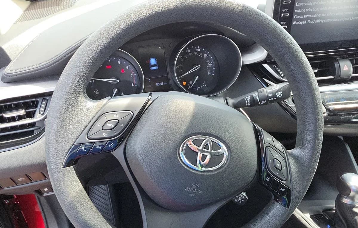 2020 TOYOTA C-HR LE 7