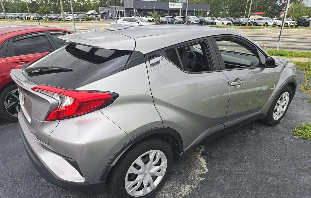 2020 TOYOTA C-HR LE 4