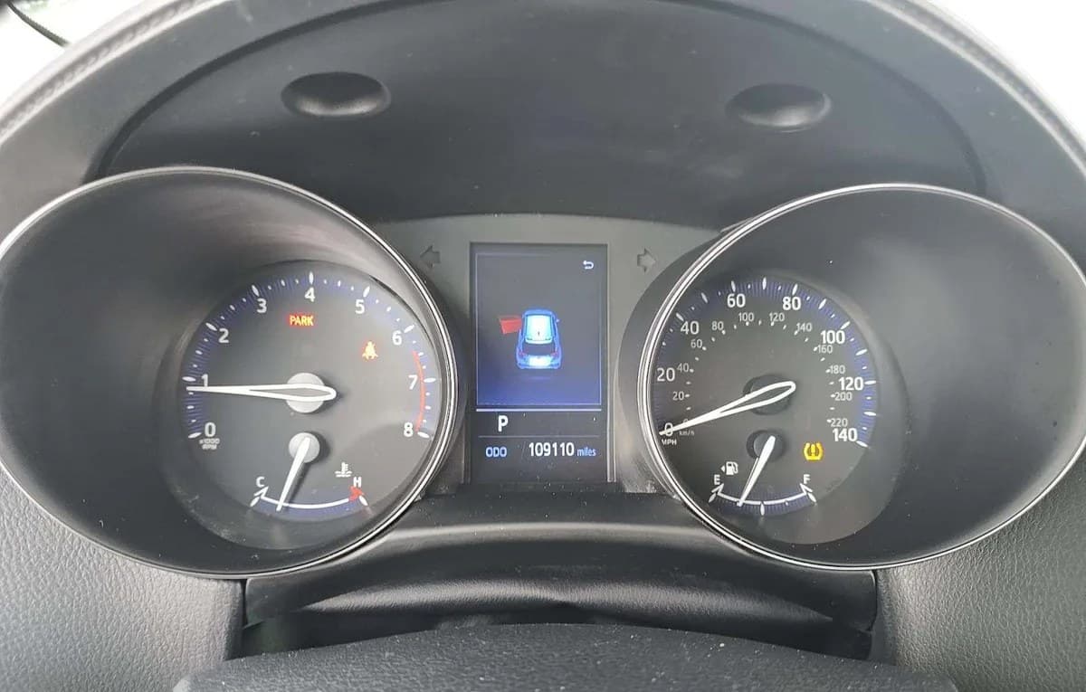 2020 TOYOTA C-HR LE 6