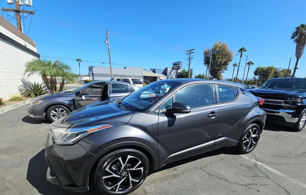 2022 TOYOTA C-HR XLE
