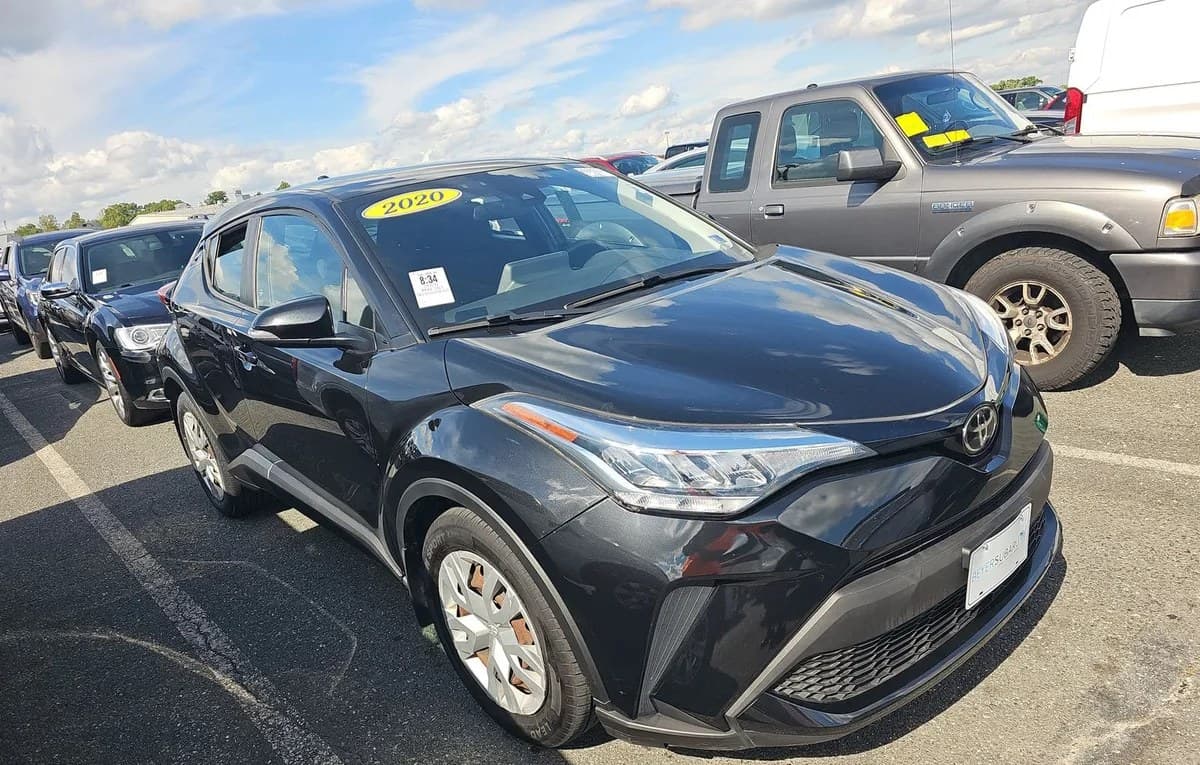 2020 TOYOTA C-HR LE 4