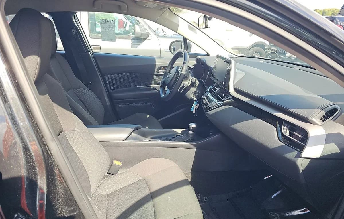 2020 TOYOTA C-HR LE 5