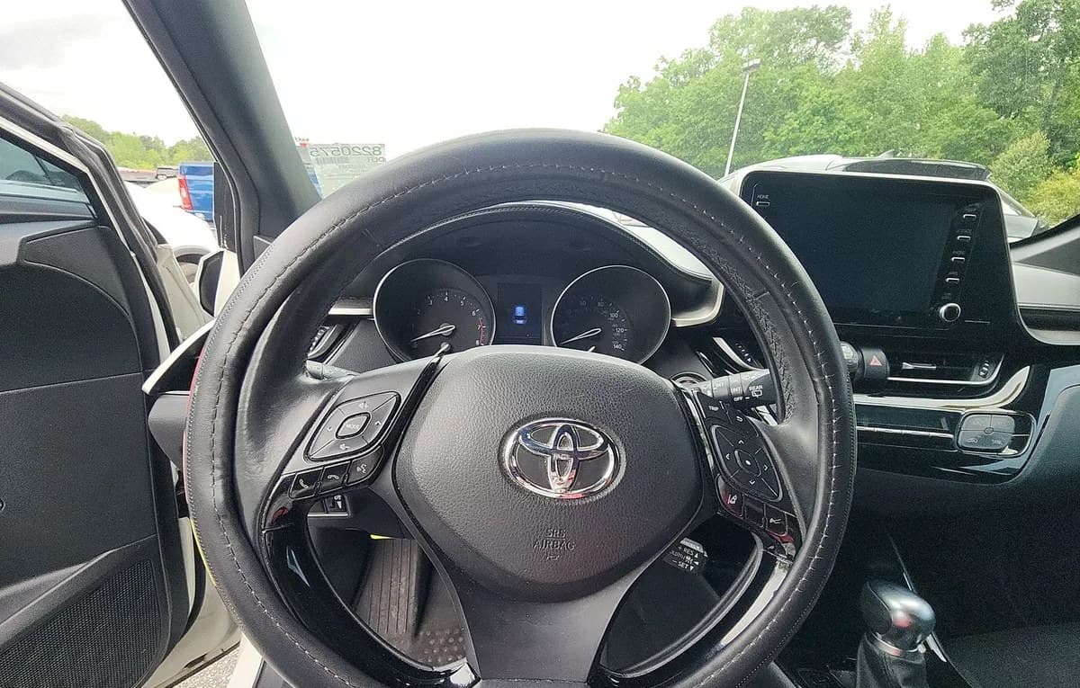 2019 TOYOTA C-HR XLE 7