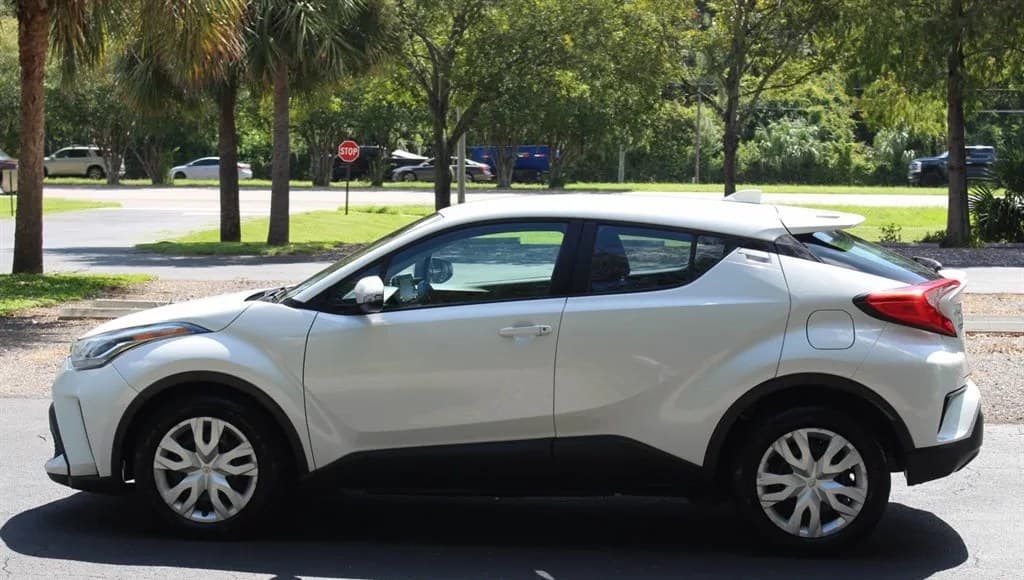 2021 TOYOTA C-HR LE 4