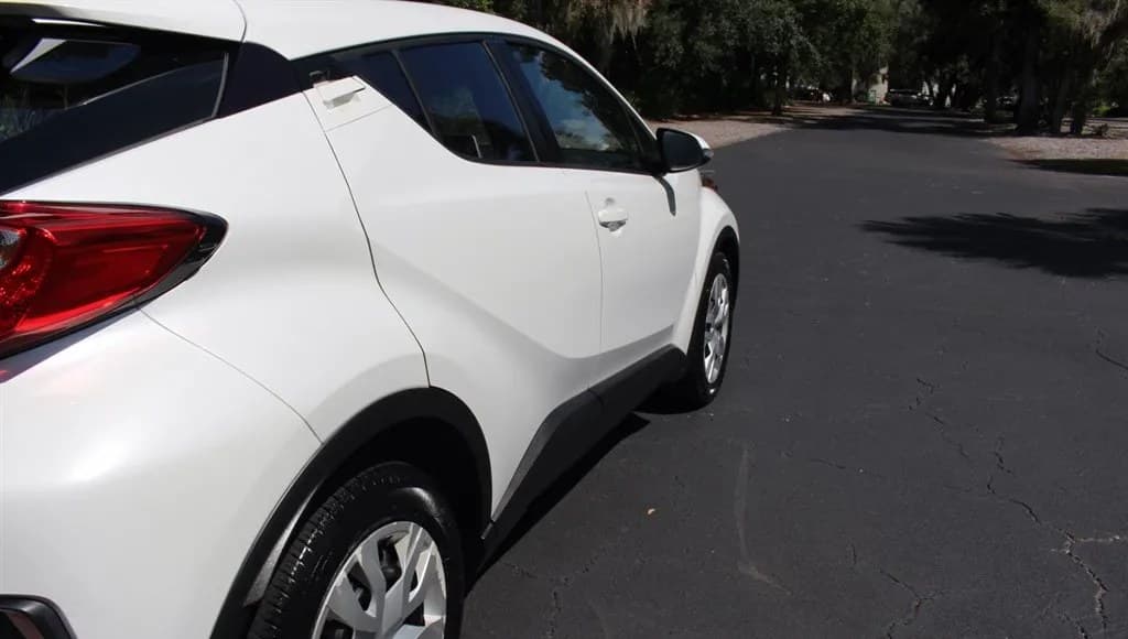2021 TOYOTA C-HR LE 6