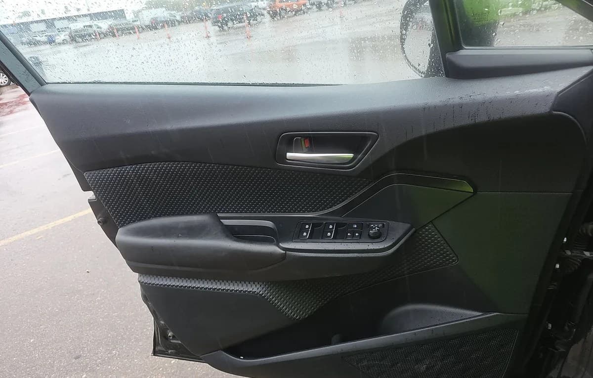 2018 TOYOTA C-HR XLE Premium 6