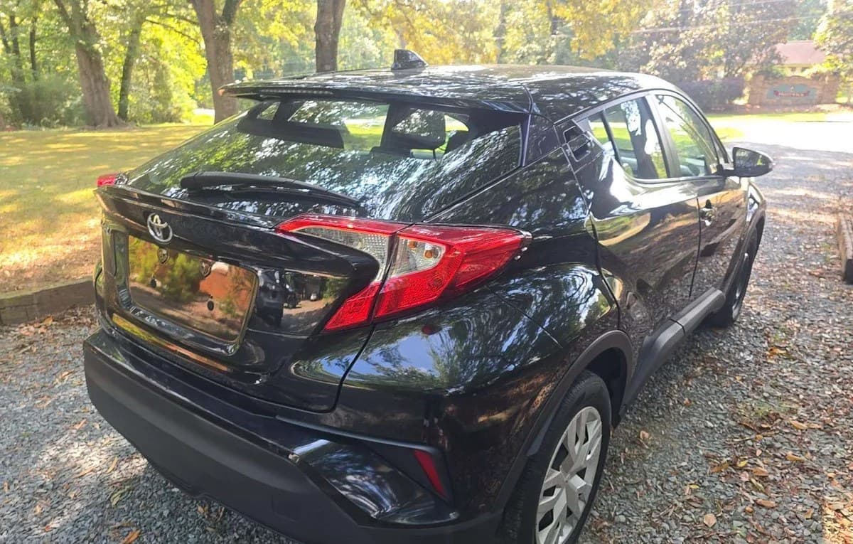 2021 TOYOTA C-HR LE 4
