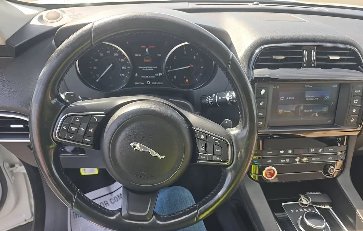 2017 JAGUAR F-PACE 20D Premium 6