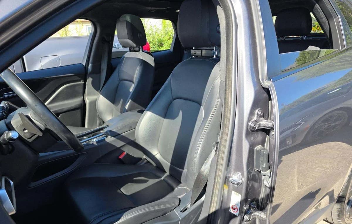 2019 JAGUAR F-PACE 25T Premium 4