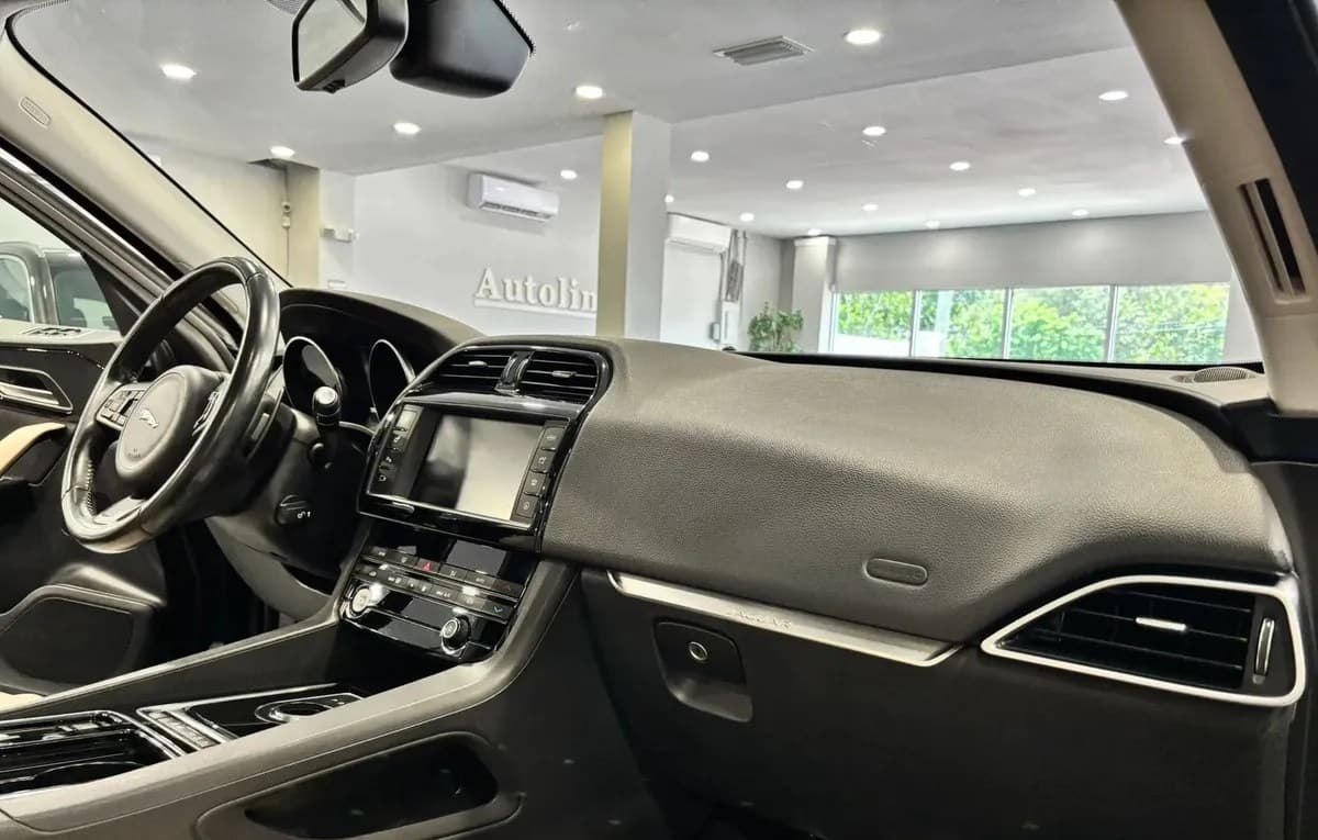 2018 JAGUAR F-PACE 25T Premium 7