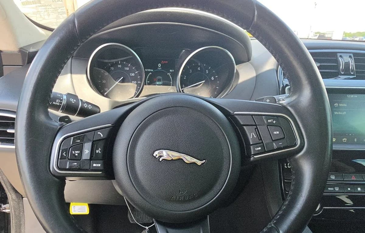 2020 JAGUAR F-PACE 25T Premium 7