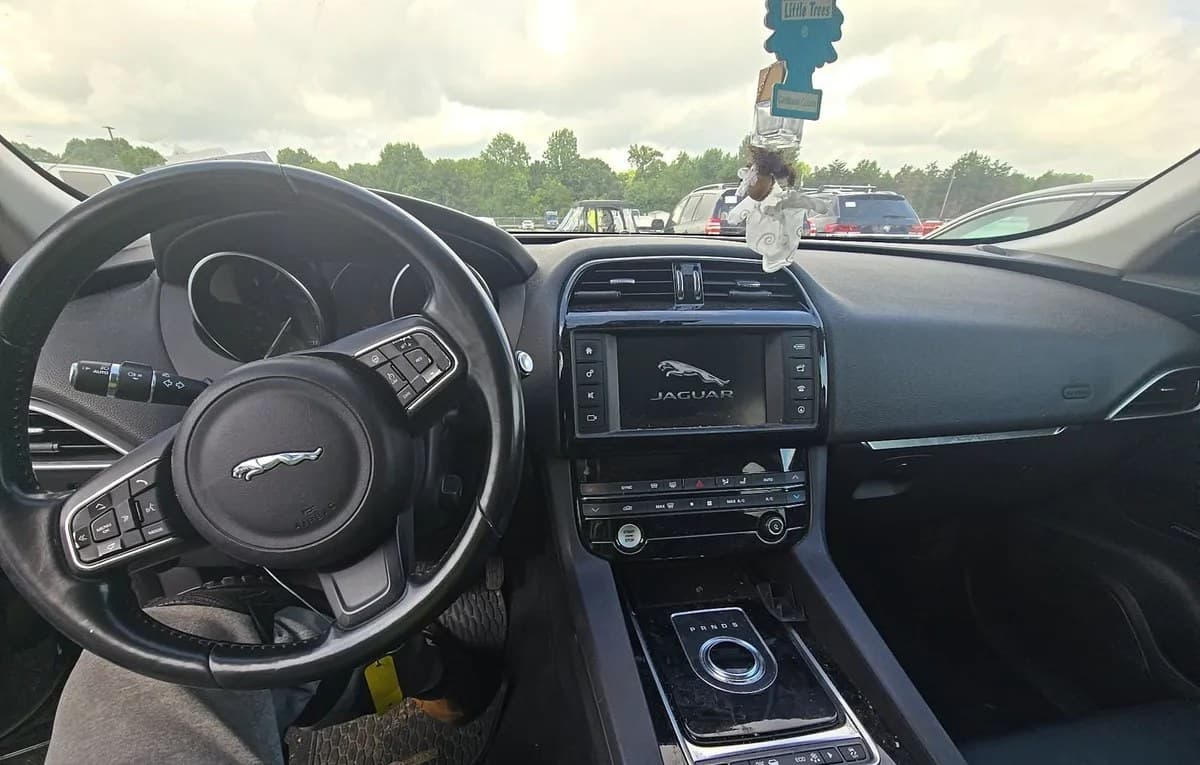 2017 JAGUAR F-PACE 20d 6