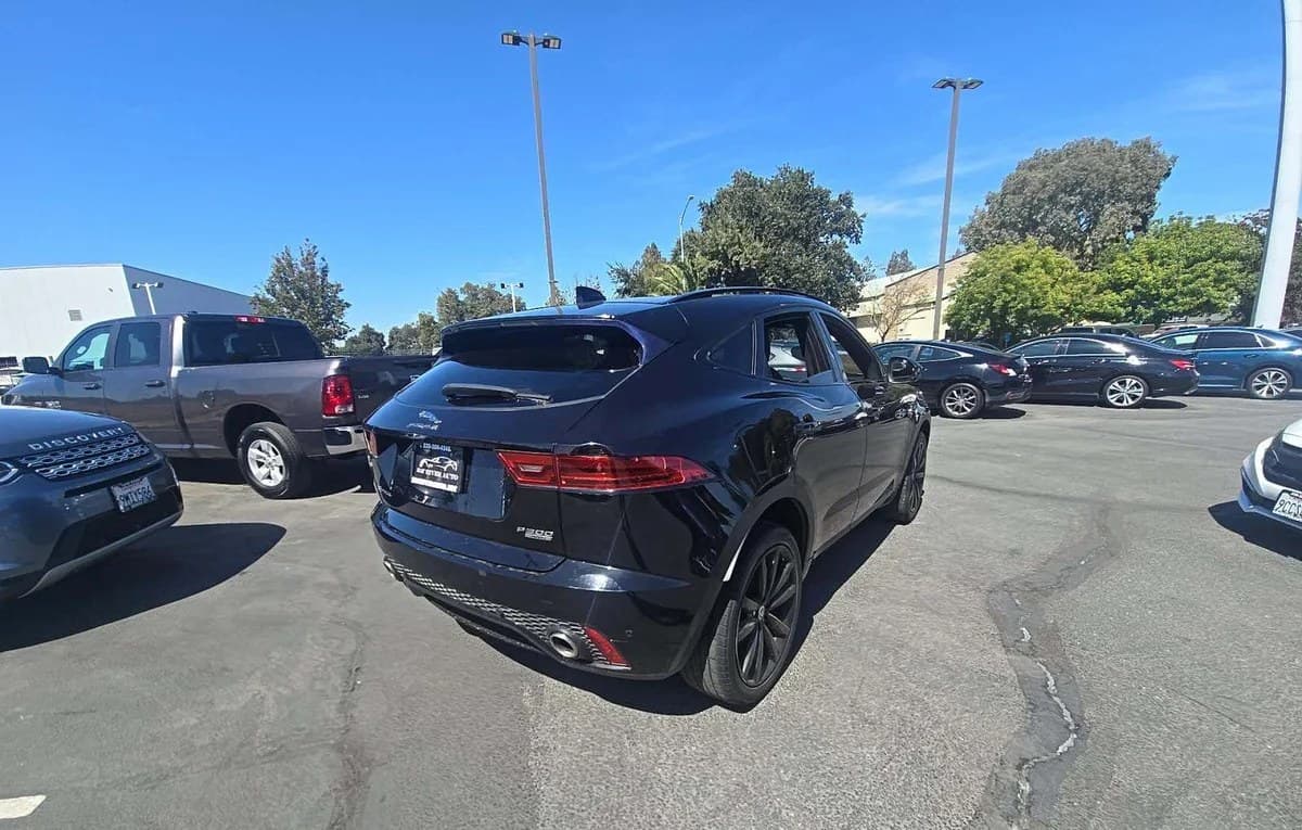 2019 JAGUAR E-PACE R-DYNAMIC SE 4