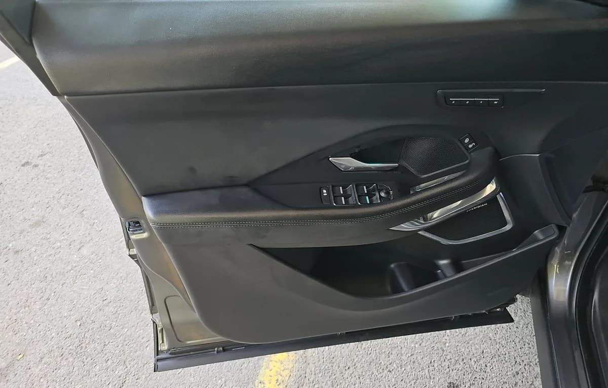 2019 JAGUAR E-PACE SE 6