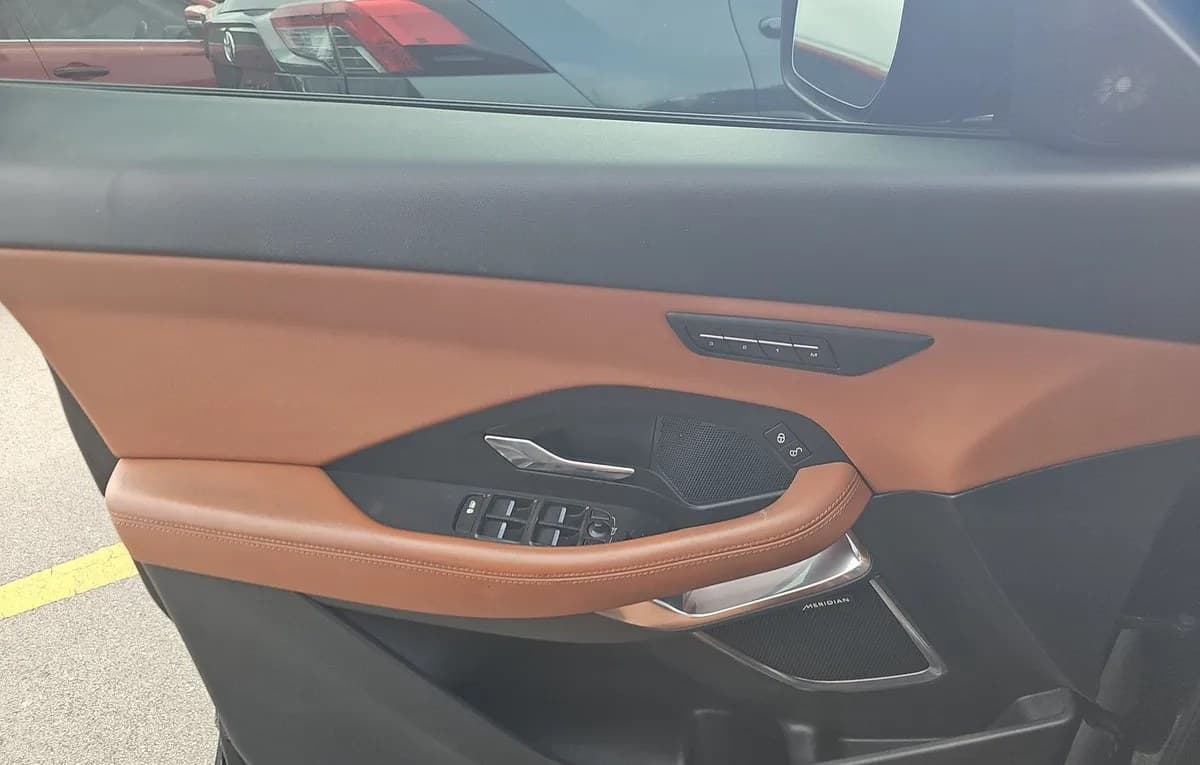 2019 JAGUAR E-PACE SE 6
