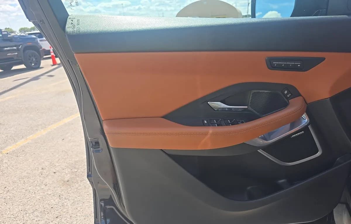 2019 JAGUAR E-PACE SE 6