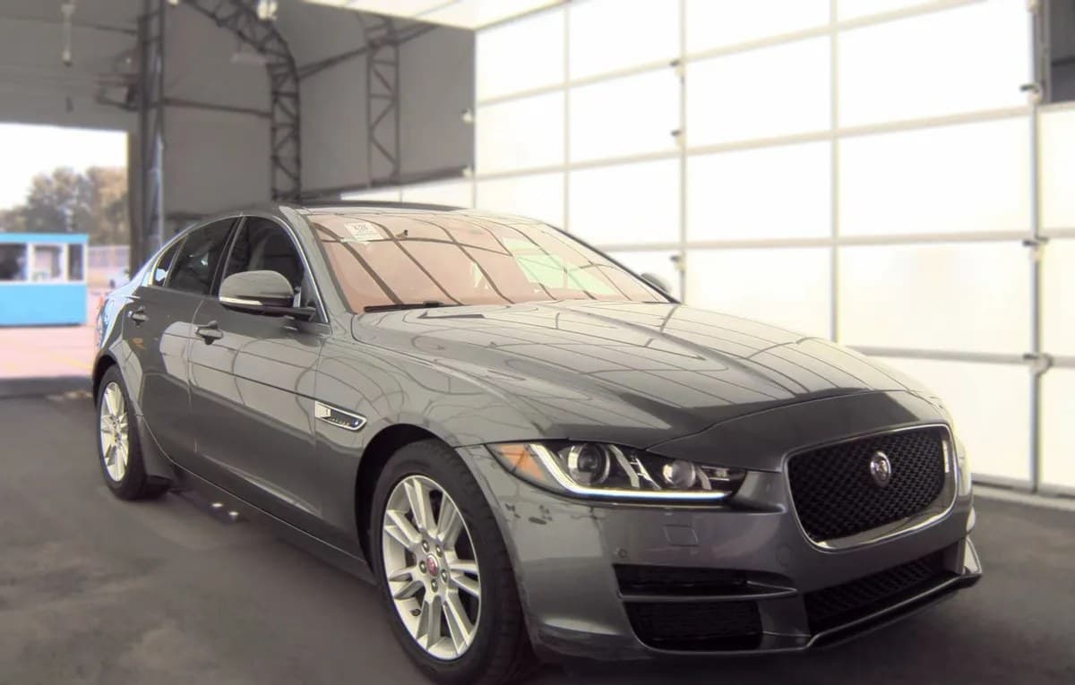2017 JAGUAR XE 20D Premium 4