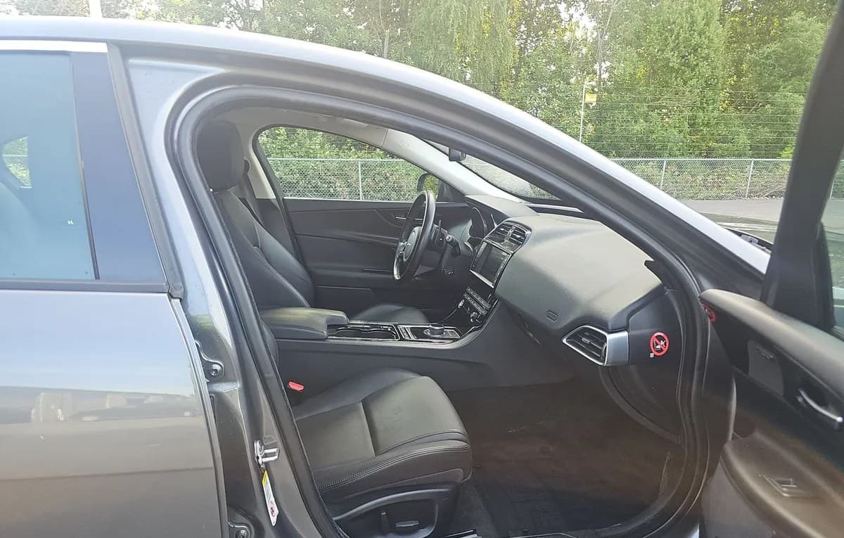 2017 JAGUAR XE 20D Premium 5