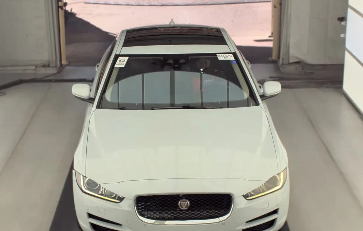 2017 JAGUAR XE 35T FIRST Edition 2