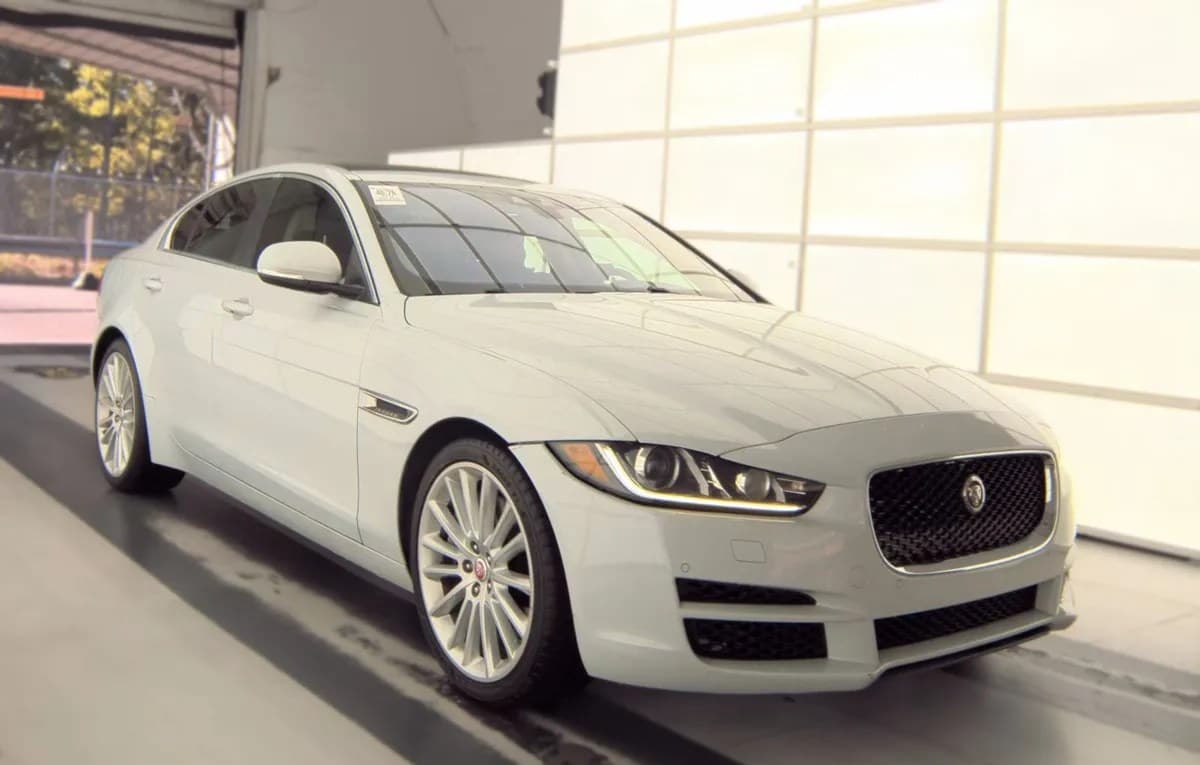 2017 JAGUAR XE 35T FIRST Edition 3