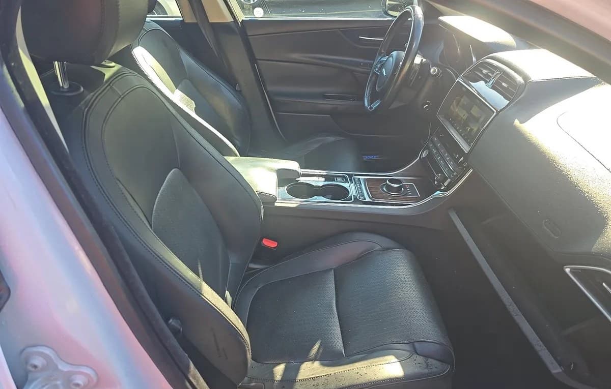 2017 JAGUAR XE 35T FIRST Edition 4