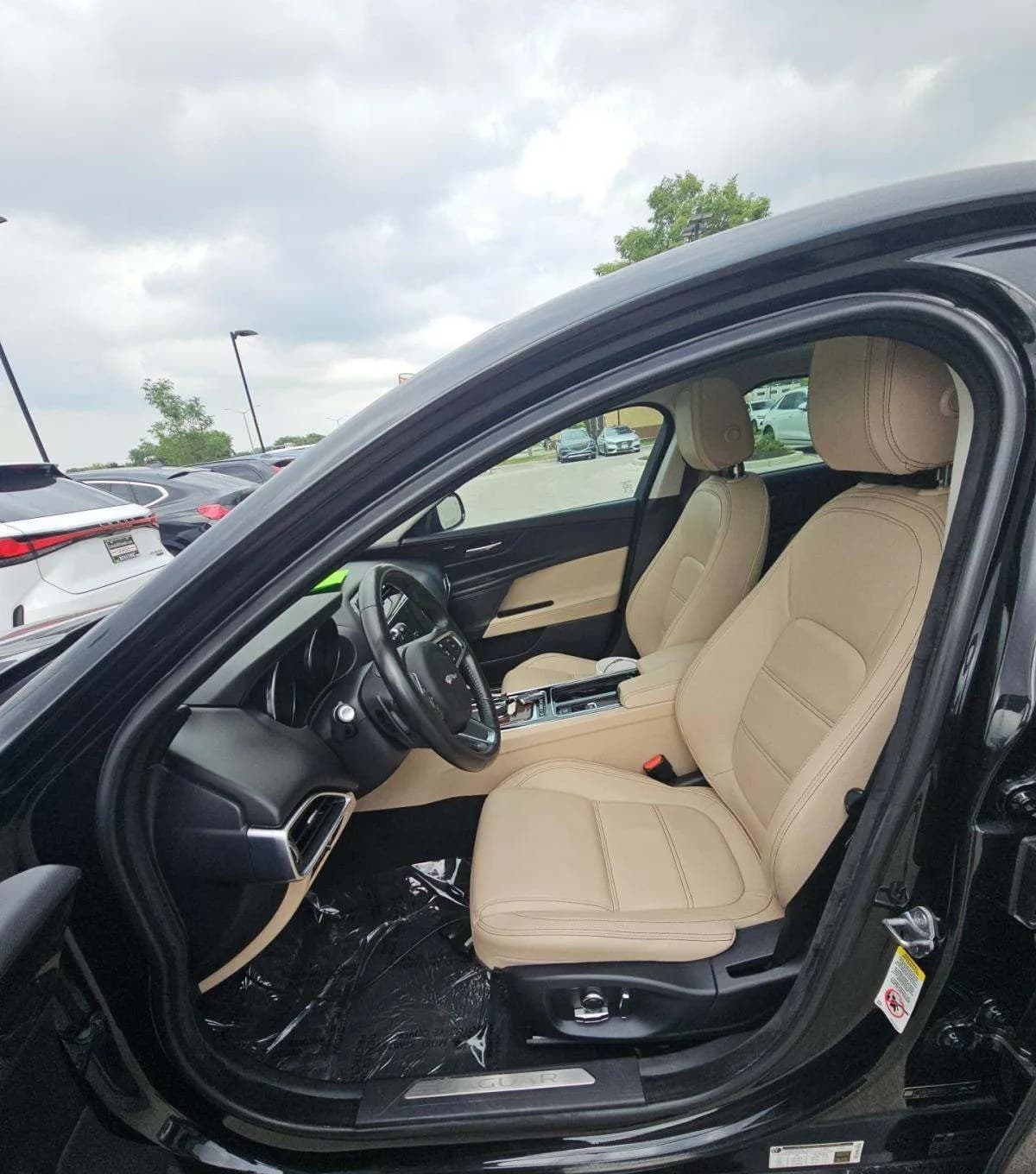 2019 JAGUAR XE 25T Prestige 4