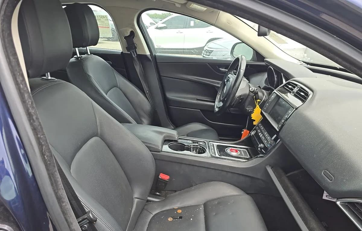 2017 JAGUAR XE 25t 4