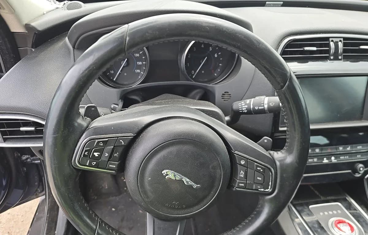 2017 JAGUAR XE 25t 6