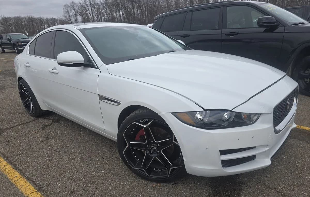 2019 JAGUAR XE 4
