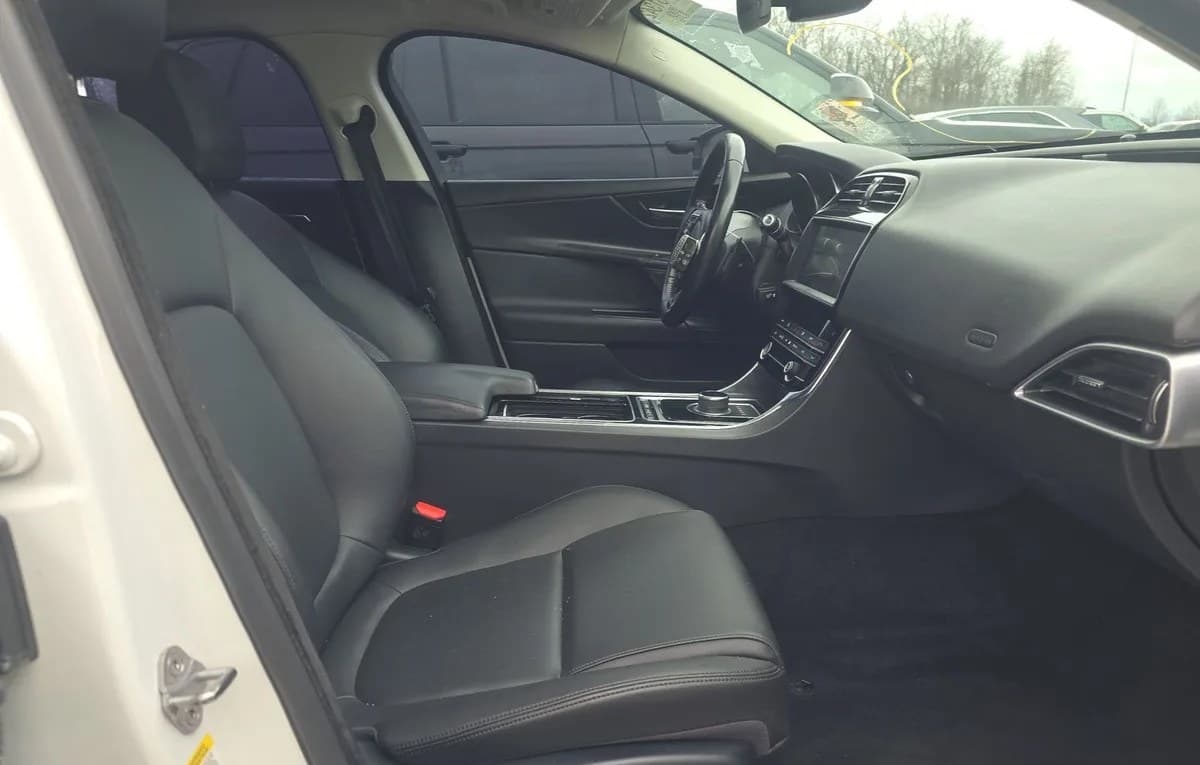 2019 JAGUAR XE 5