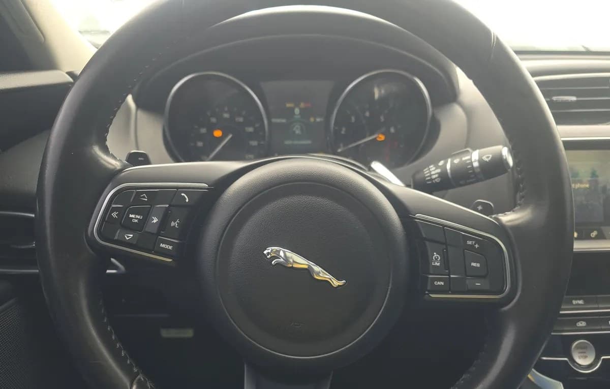 2019 JAGUAR XE 7