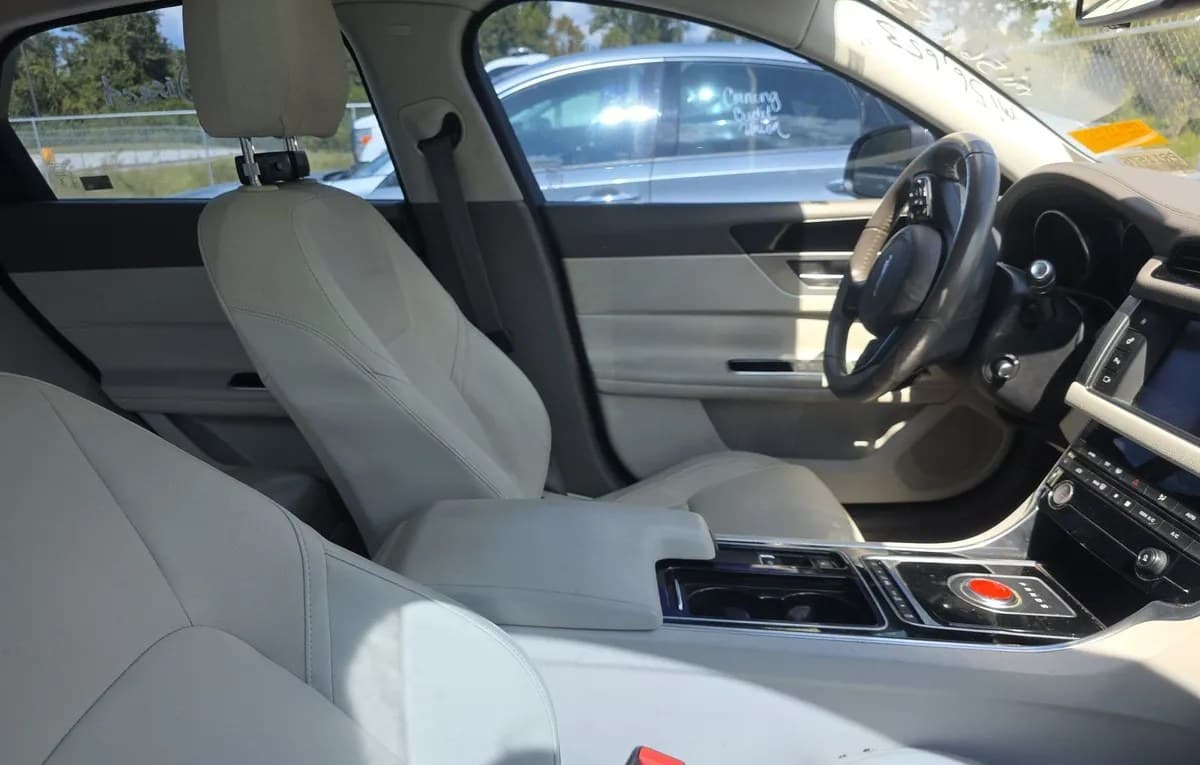 2017 JAGUAR XF 20D Premium 4