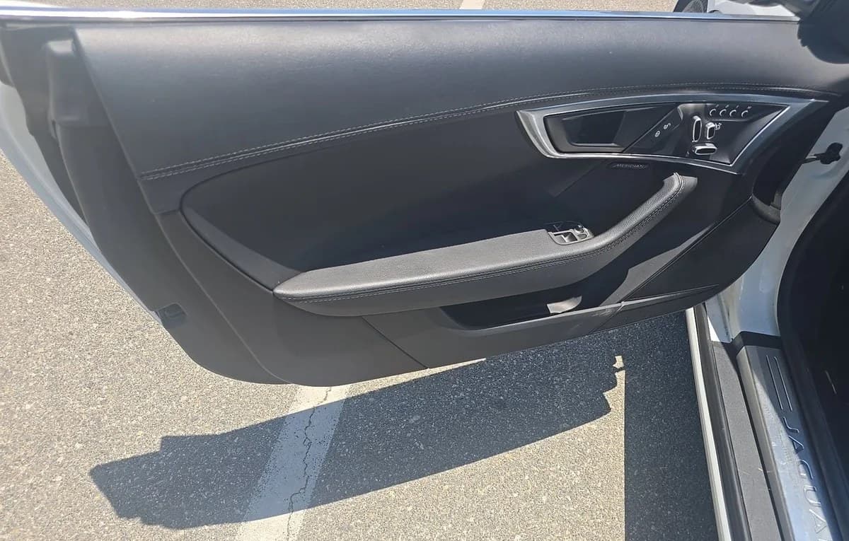 2018 JAGUAR F-TYPE P300 6