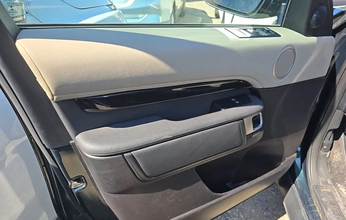 2017 LAND ROVER DISCOVERY SE 6