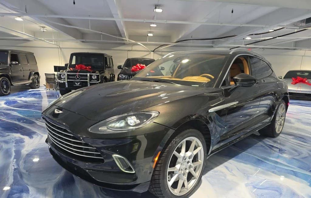2021 ASTON MARTIN DBX