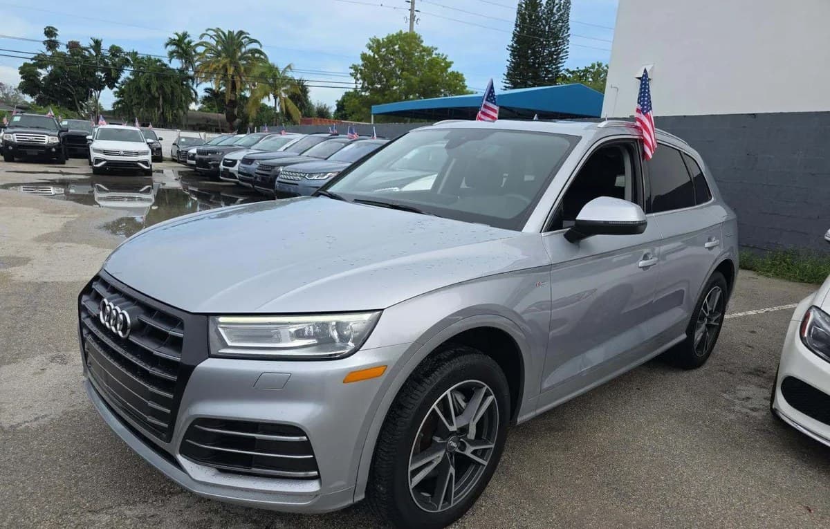 2020 AUDI Q5 E Premium 2