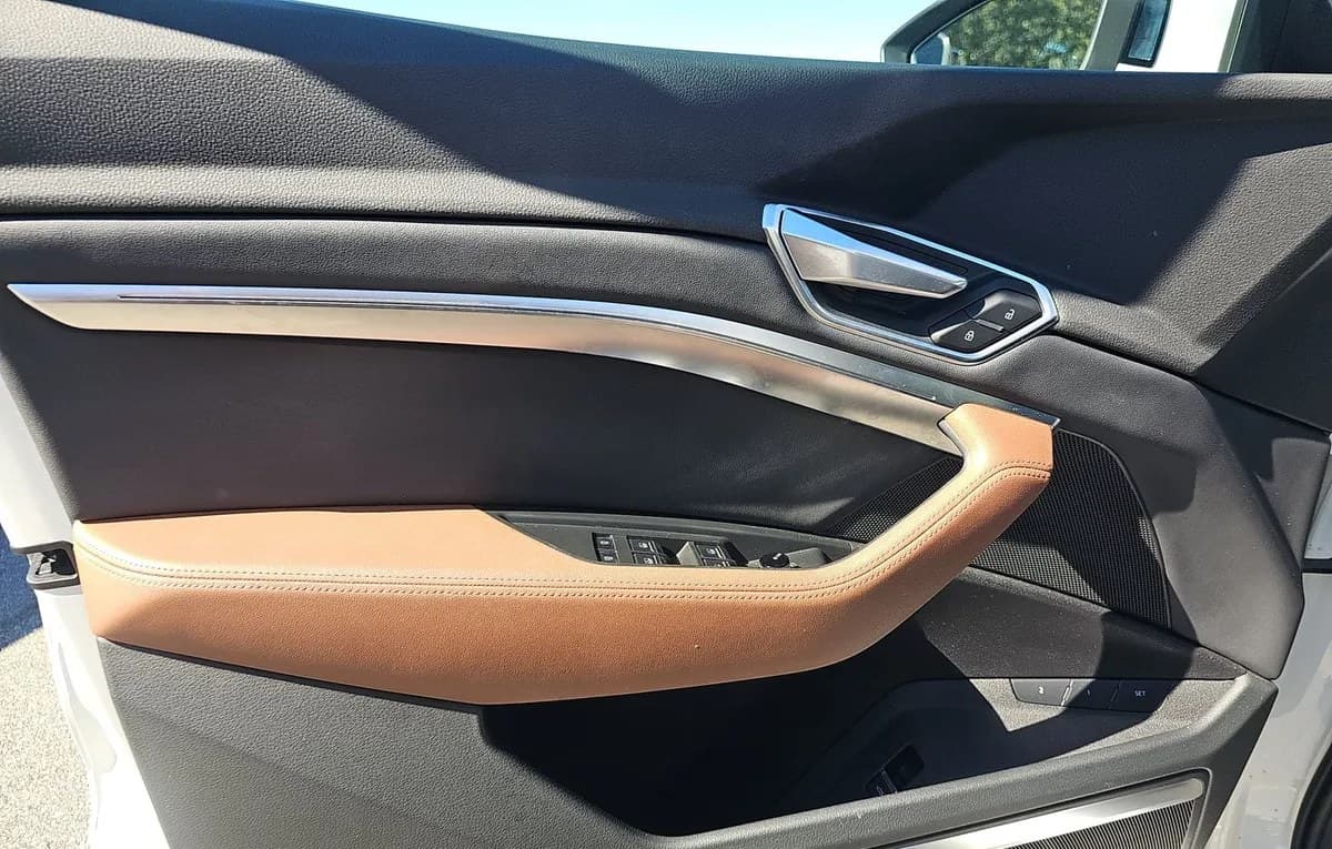 2019 AUDI E-TRON PREMIUM Plus 6