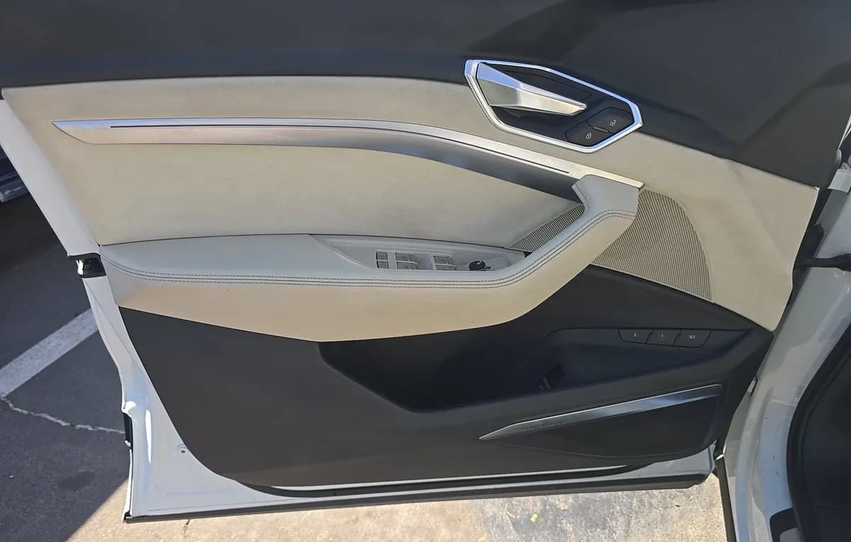 2019 AUDI E-TRON Prestige 6