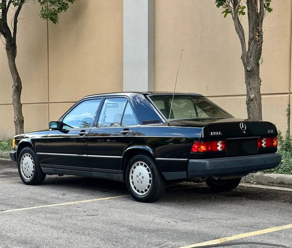 1985 MERCEDES-BENZ 190 E W/ABS 4