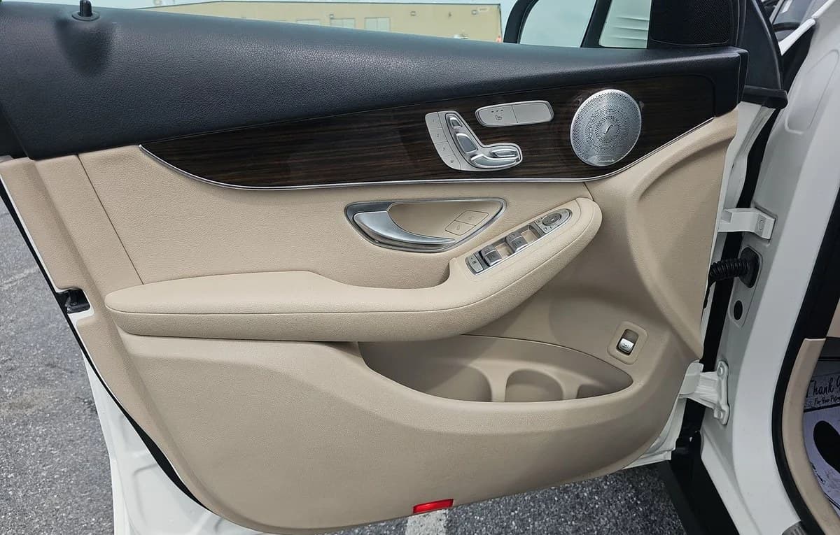 2019 MERCEDES-BENZ GLC GLC 300 6