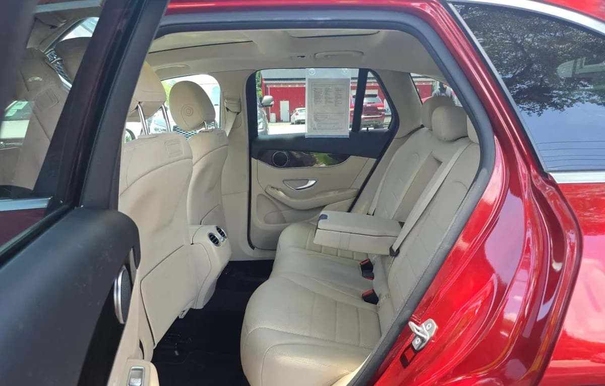 2019 MERCEDES-BENZ GLC 300 4MATIC 7