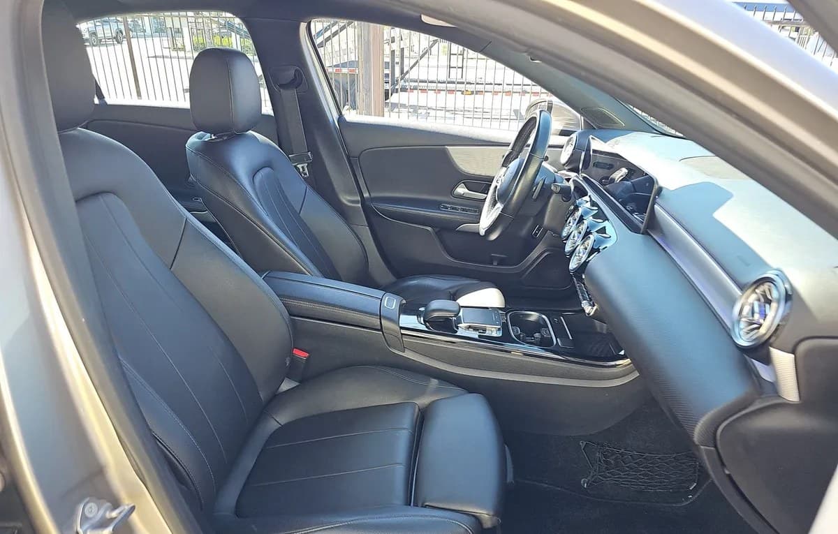 2019 MERCEDES-BENZ A 220 5
