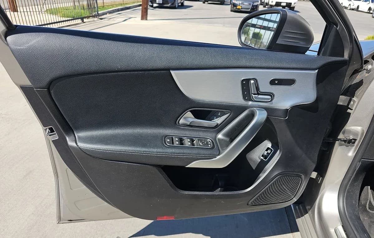 2019 MERCEDES-BENZ A 220 6