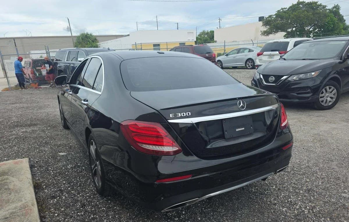 2017 MERCEDES-BENZ E-CLASS E 300 Sport 3
